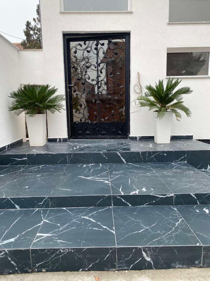 White Apartments Kosovo Polje المظهر الخارجي الصورة